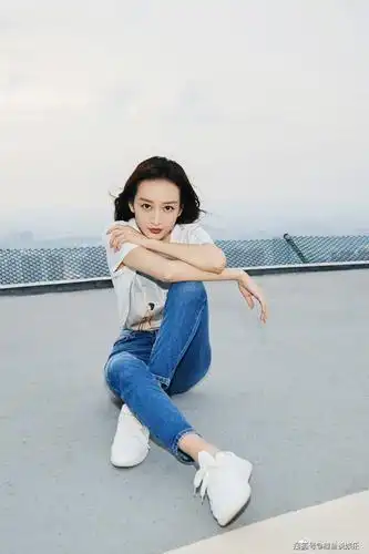 38岁王鸥气质有多美置身天台演绎高级感连头发丝都那么撩人