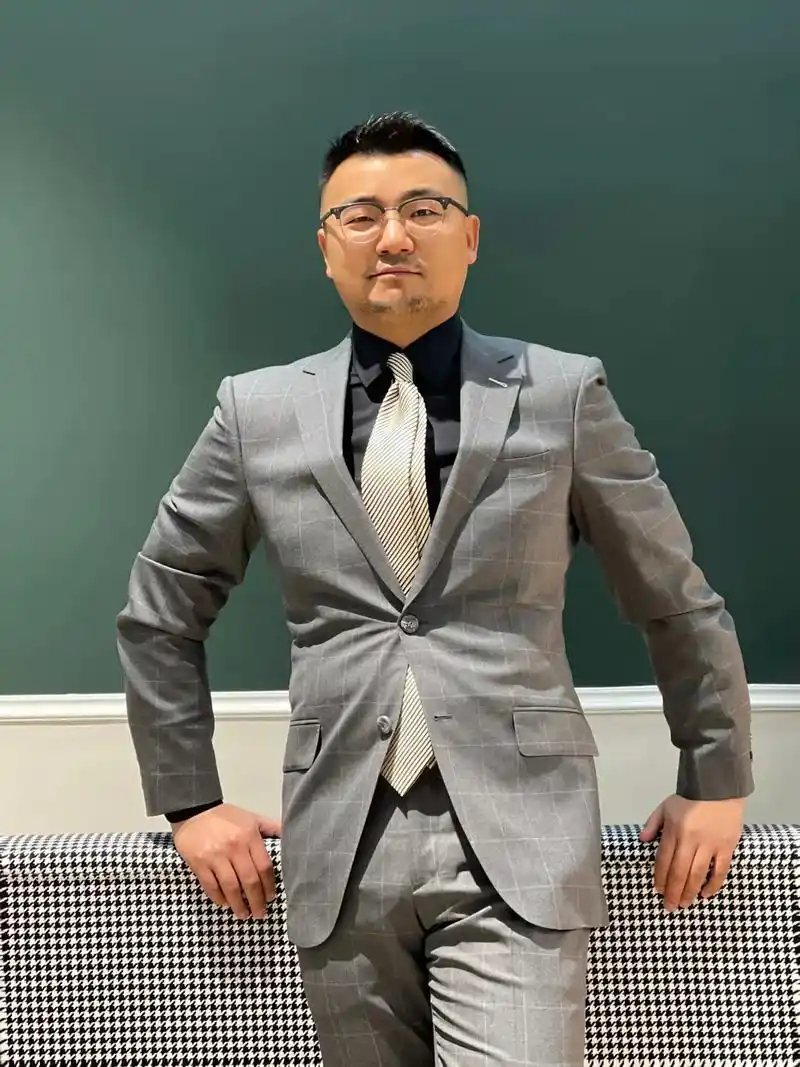 ootd|老师的灰色格纹西装986993 戴眼镜和不戴眼镜差别 - 抖音