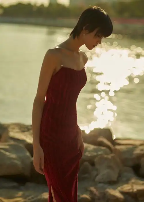 张婉清(曾用名张羽清),毕业于<a target="