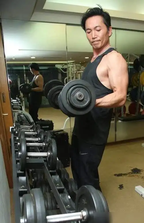 绝对的反派"常威",53岁肌肉依然健硕,步入中年身材一点不油腻|邹兆龙