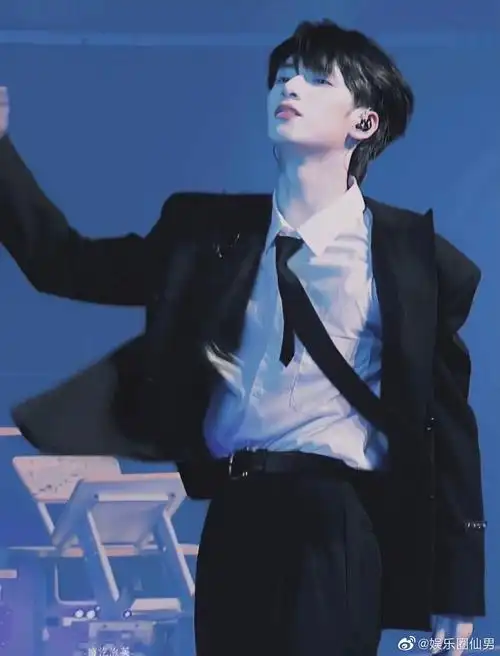 咱就是说,严浩翔这个腰围有我头围大吗 yhx腰好细不是白叫的__财经