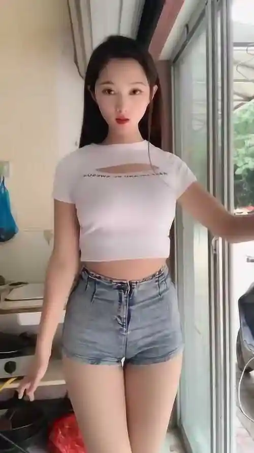 好可爱的小姐姐真漂亮