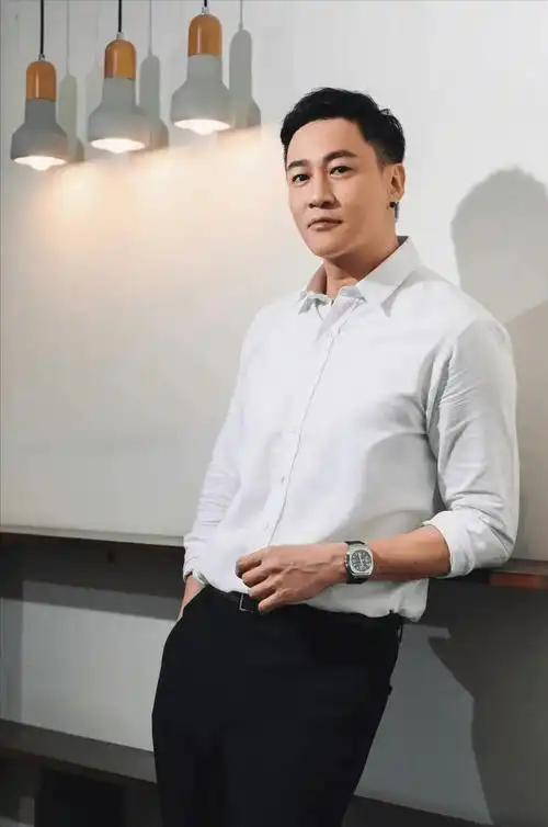 被全网嫌丑,却让高圆圆公开表白:47岁的他,凭什么啊?_何润东_男生_角