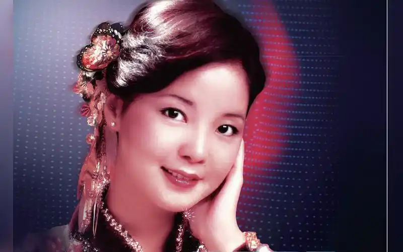 邓丽君 星 高清立体声现场演唱, 中文日文英文多语言字幕