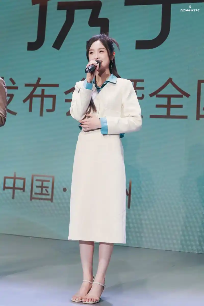 吴宣仪  迷人的美脚丫,你喜欢吗