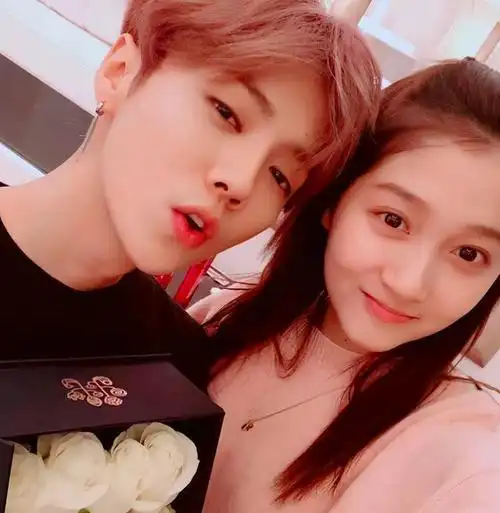 鹿晗在事业蒸蒸日上的时候,大方公布了我们的恋情,真是够勇敢的!