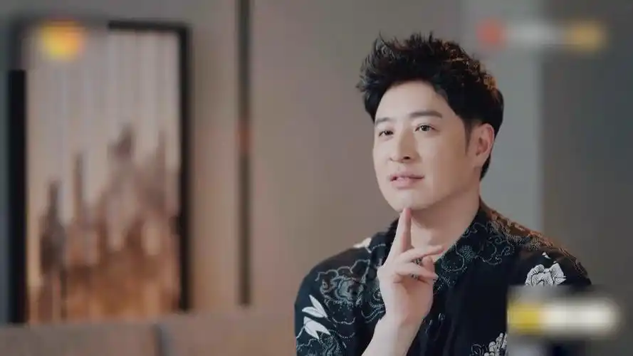 我们的滚烫人生#潘玮柏是来滚烫人生干饭的吧从美味的海鲜面到还没